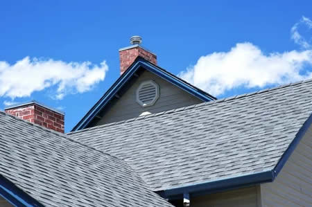 5 signs your roanoke roof is overdue for a soft wash