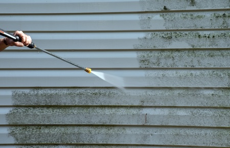 Soft washing vs pressure washing whats safest for your siding